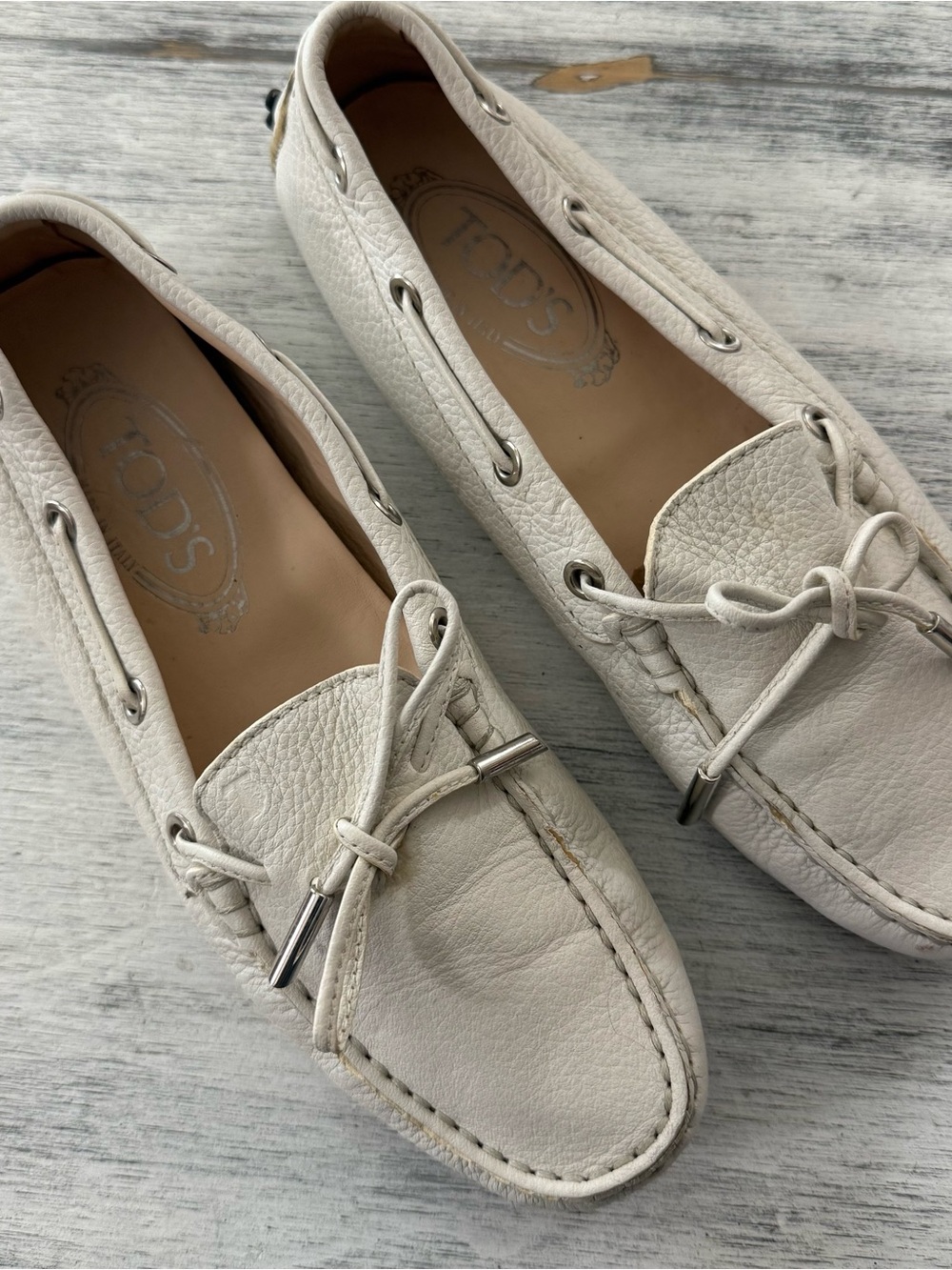Tod's Cream Leather Moccasin Driving Shoes for Women size 37